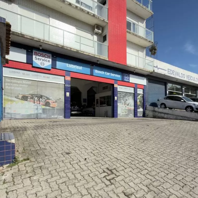 Fachada da Lubrisul Bosch Car Service na Av. Bento Gonçalves, 5831
