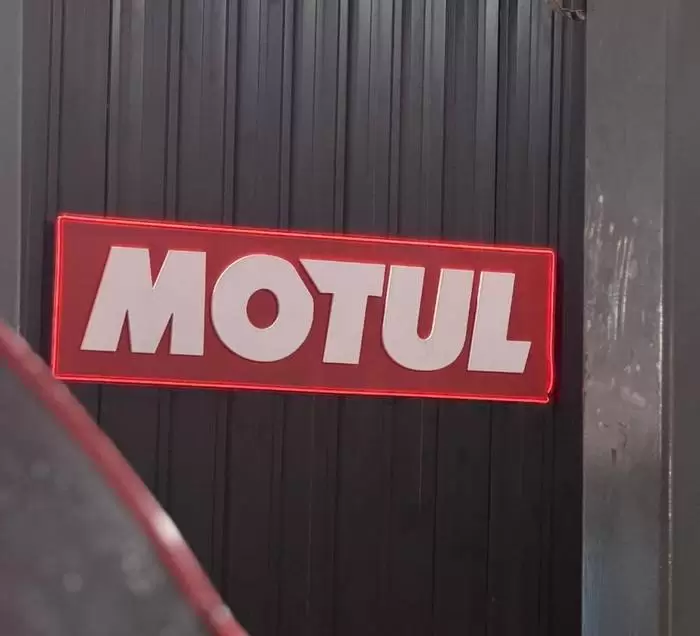 Identidade Motul na oficina Lubrisul