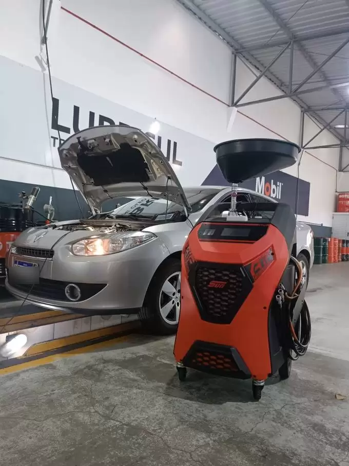 Equipamento utilizado em serviço de fluido automotivo na Lubrisul